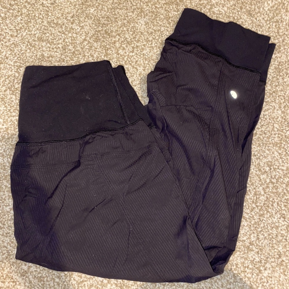 Lululemon dance studio crop